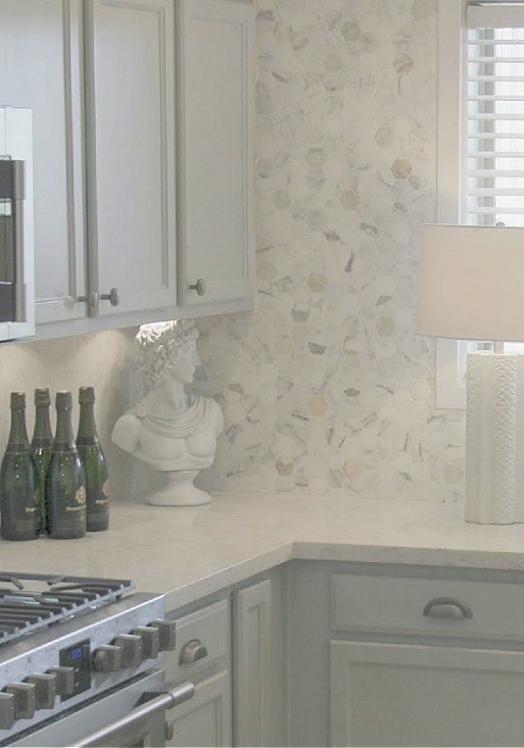 Soprano quartz (Viatera - LXHausys) countertop and backsplash in my Arizona kitchen - Hello Lovely Studio. #sopranoquartz #whitequartzcountertop