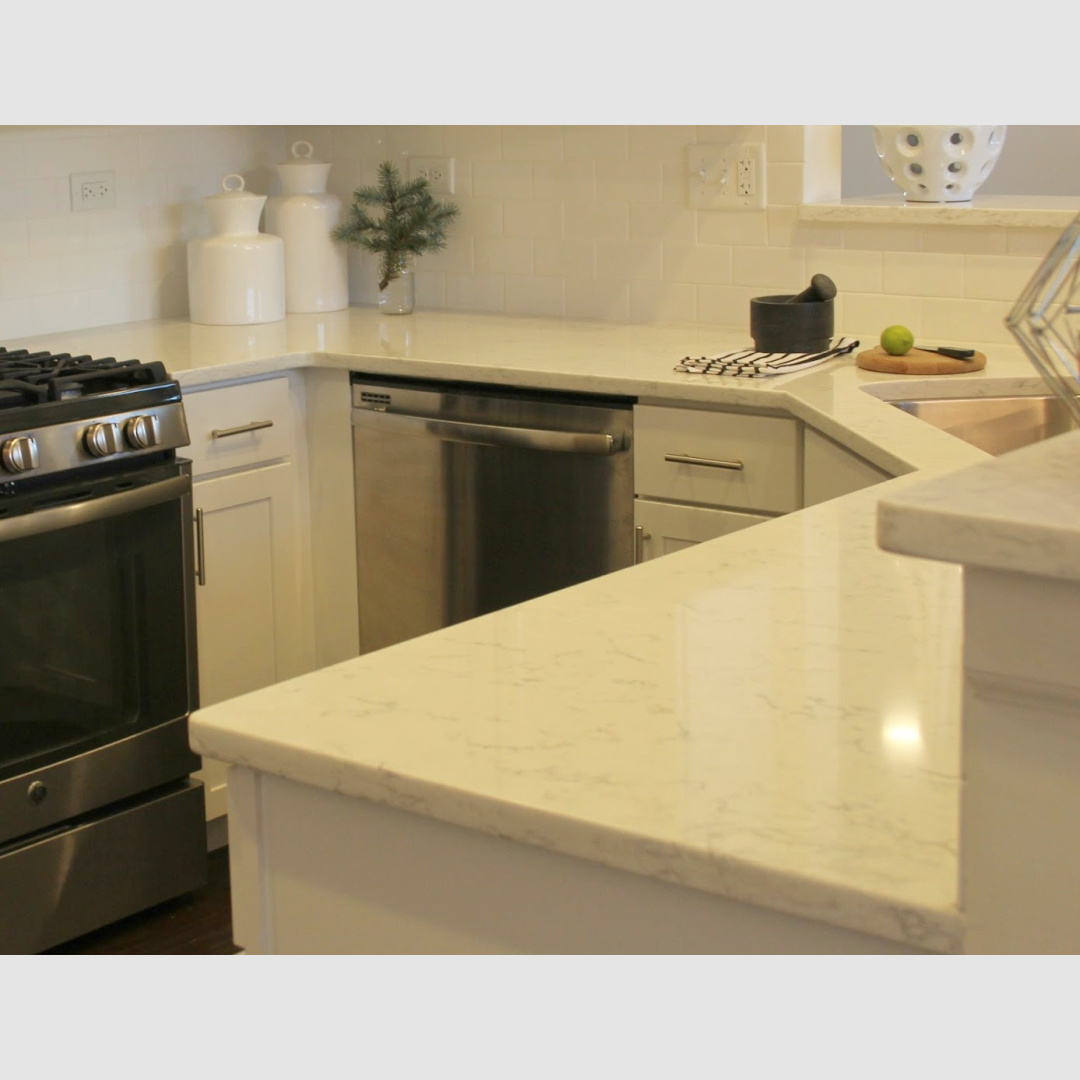 Minuet quartz (LXHausys Viatera) in a white Shaker kitchen - Hello Lovely. #whitequartzcountertop #minuetquartz