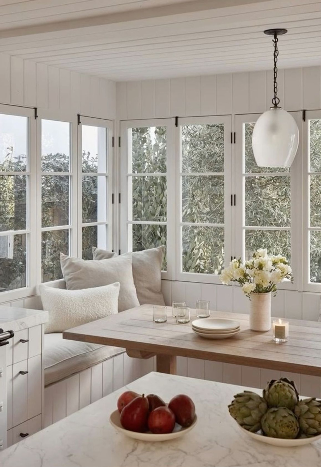 Beautiful Scandi white kitchen sunroom breakfast nook - via Amla Wimmergren. #scandikitchen #breakfastnooks