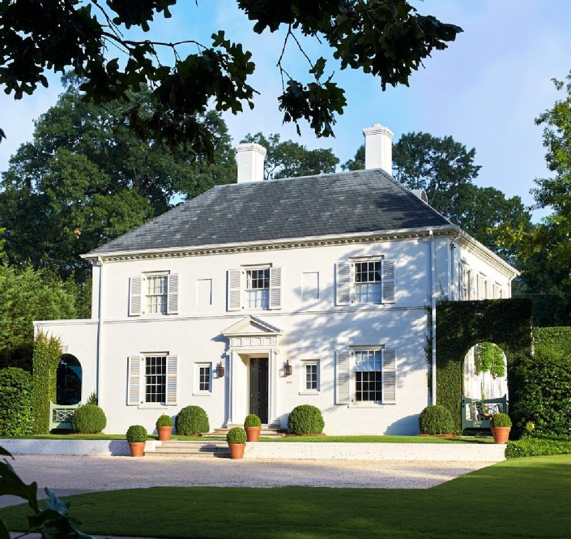 Lovely timeless Georgian home in Birmingham by Caroline Gidiere. James F. Farmer, architect. #timelessinteriors #birminghamhomes