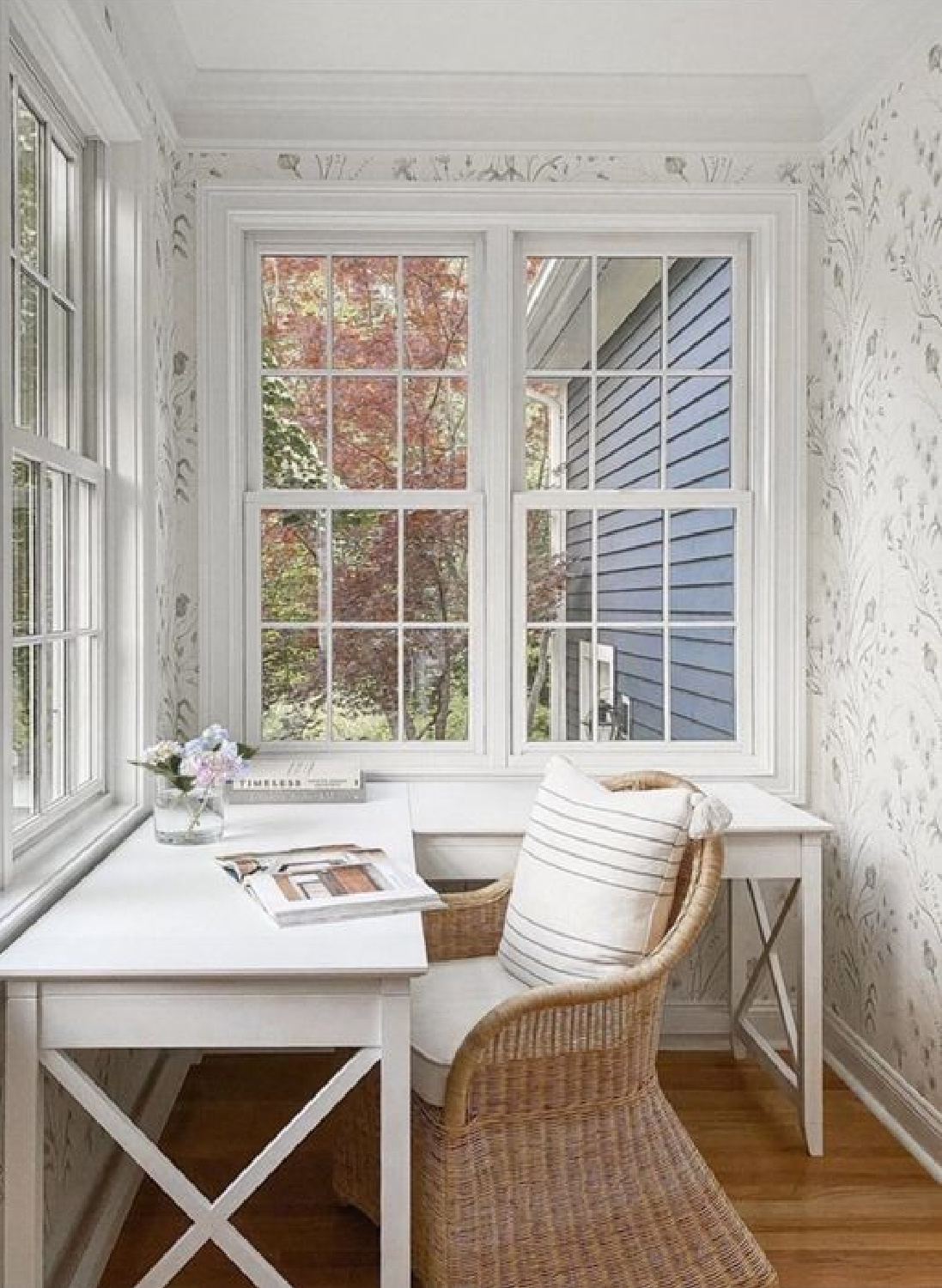 Cozy office in a porch area with cottage style and wallpaper - via Jennifer Berke. #cozyoffice #europeancountry #sunporches
