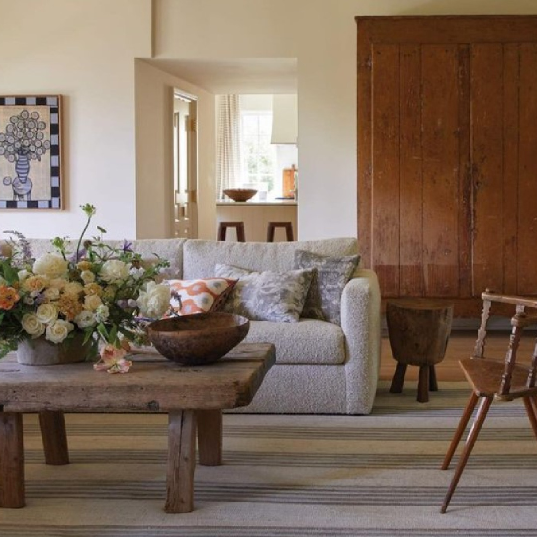 Living room in Milieu (Summer 2022 issue). Timeless interior design by Shannon Bowers with nods to European antiques, patina, understated elegance, and sophisticated simplicity. #shannonbowers #timelessinteriors