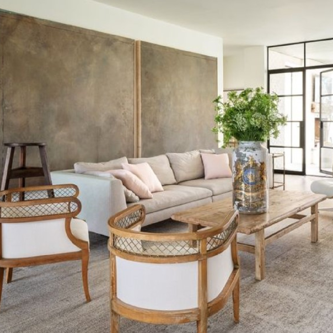 Contemporary living room. Timeless interior design by Shannon Bowers with nods to European antiques, patina, understated elegance, and sophisticated simplicity. #shannonbowers #timelessinteriors