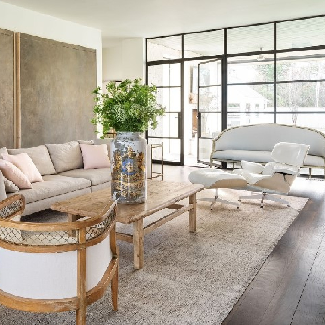 Modern touches in a living room. Timeless interior design by Shannon Bowers with nods to European antiques, patina, understated elegance, and sophisticated simplicity. #shannonbowers #timelessinteriors