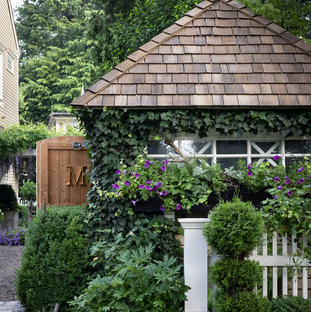 Charming backyard garden room - Mar Jenning's beautiful gardens (Rosebrook Gardens) in Westport, CT. #gardeninspiration
