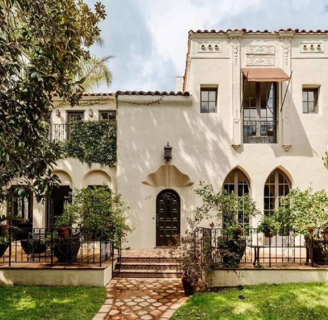 Spanish house exterior in Los Felix - @thejoseprats. #facadelovers #spanisharchitecture