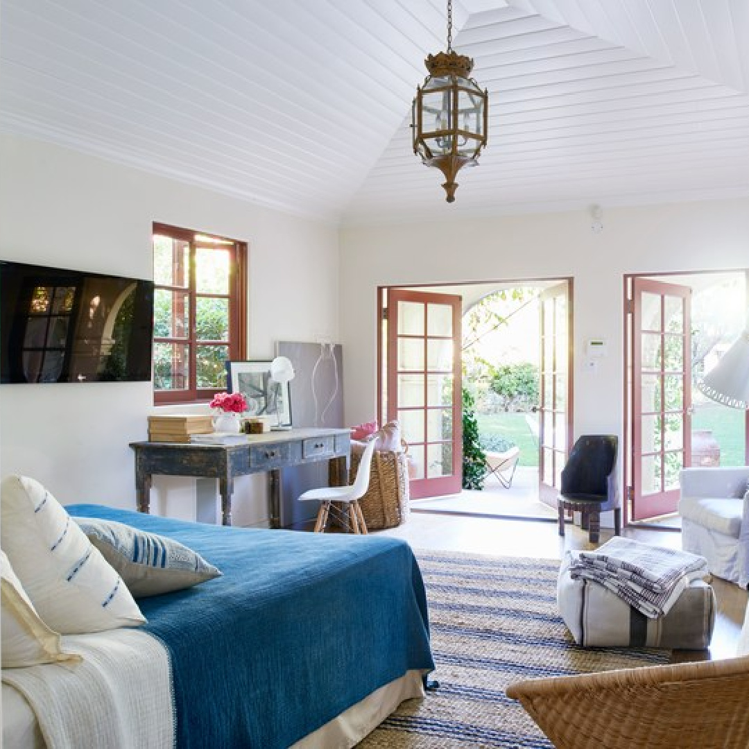 Nancy Meyers movie interior in HOME AGAIN guest house. #nancymeyersstyle #homeagainmovie