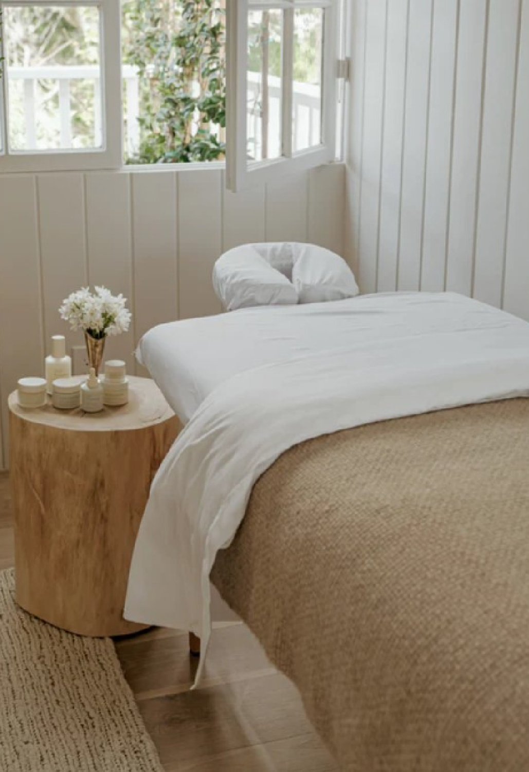Jenni Kayne Home spa moment. #oakessentials #californialuxe #neutralinteriors