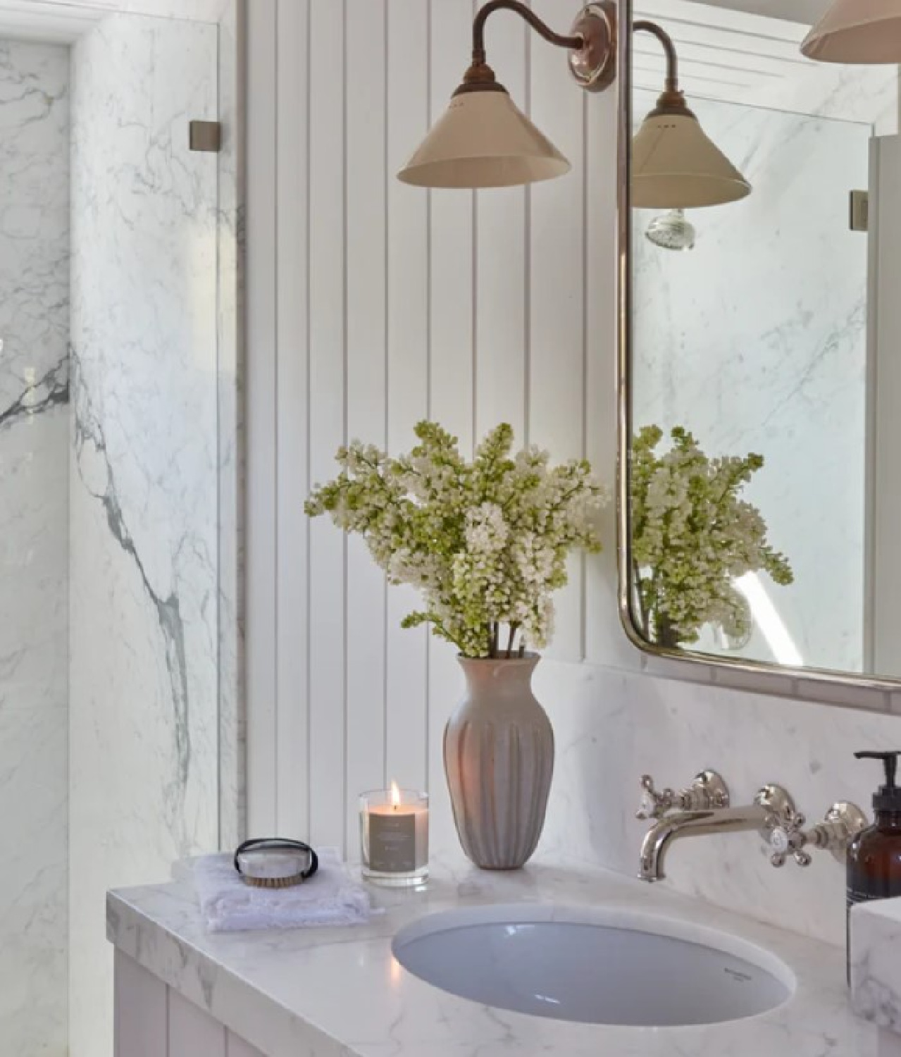 Jenni Kayne Home Oak Essentials white bath.