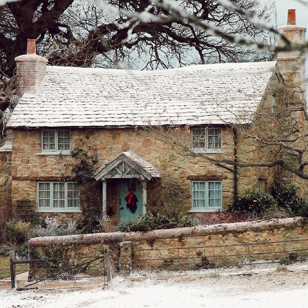 Rosehill Cottage from THE HOLIDAY (Nancy Meyers, Kate Wisnlet) movie -Columbia Pictures. #theholidaycottage #rosehillcottage