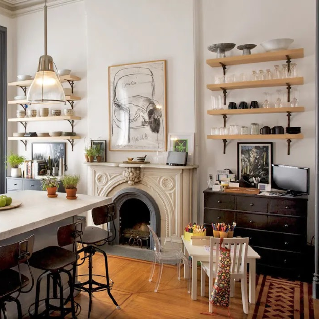 Nancy Meyers kitchen in a Brooklyn brownstone from THE INTERN (Warner Bros., 2015). #nancymeyerskitchen