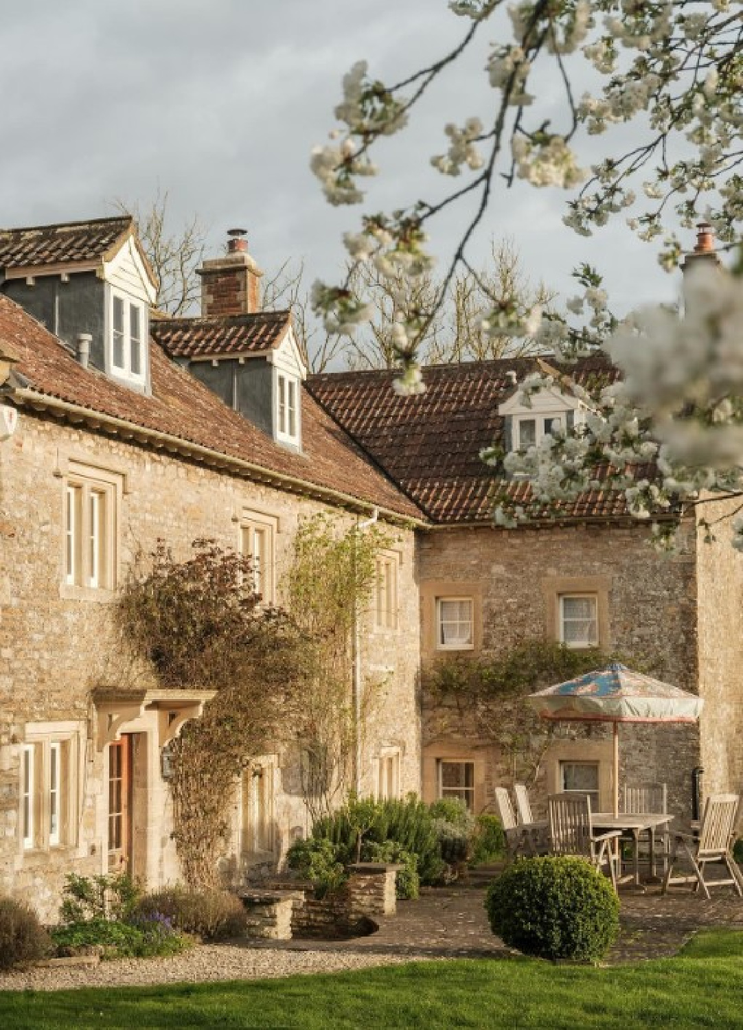 Rachel Ashwell's Somerset home exterior. #shabbychiccouture
