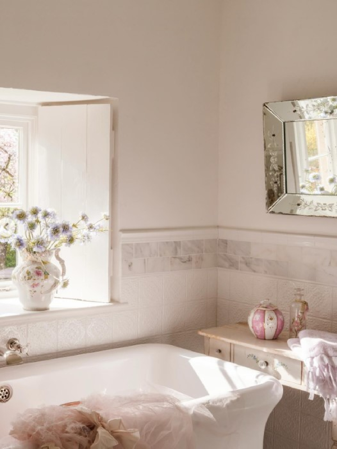 Rachel Ashwell's pretty pale bathroom in her Somerset home. #shabbychiccouture