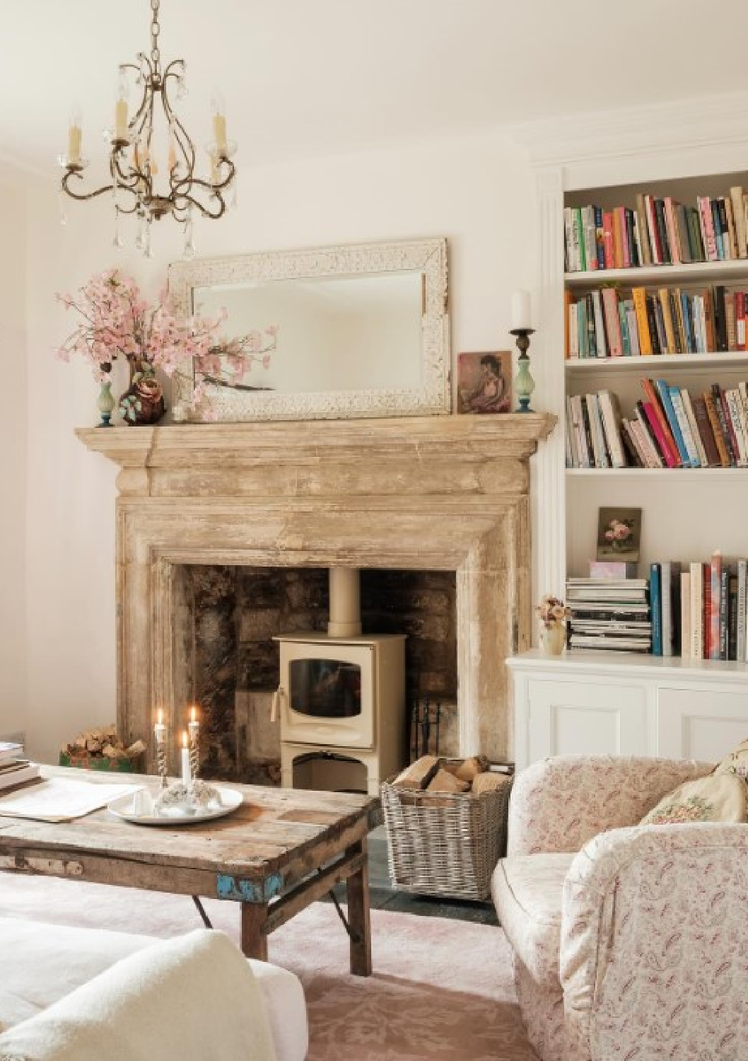 Rachel Ashwell Shabby Chic Couture - her Somerset home. #shabbychiccouture #englishcountrystyle