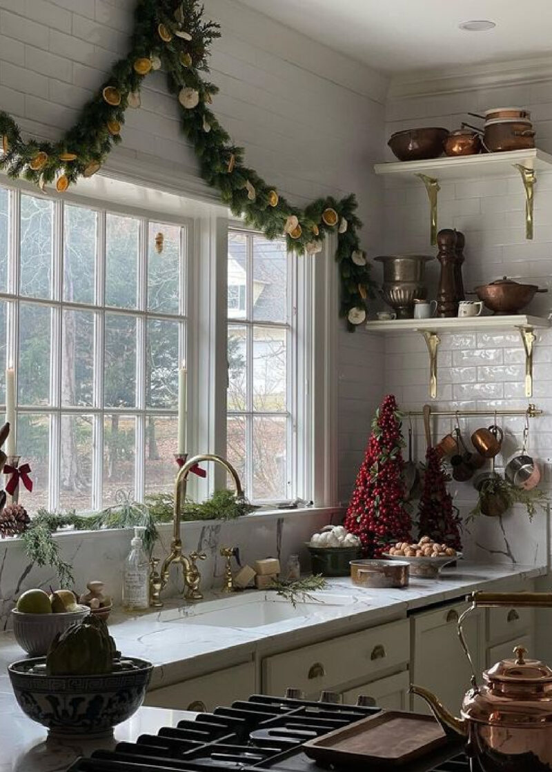 HOLIDAY DECORATING PINS To Save Now - Hello Lovely