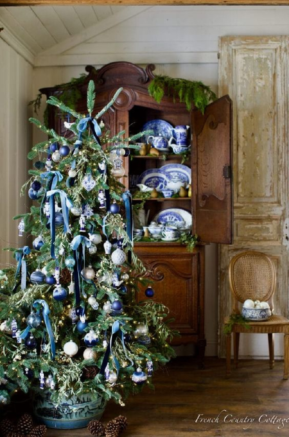 Lovely blue Christmas tree decorations in a cozy country French interior - @frenchcountrycottage. #christmastreedecor #bluechristmas #frenchcountrydecor