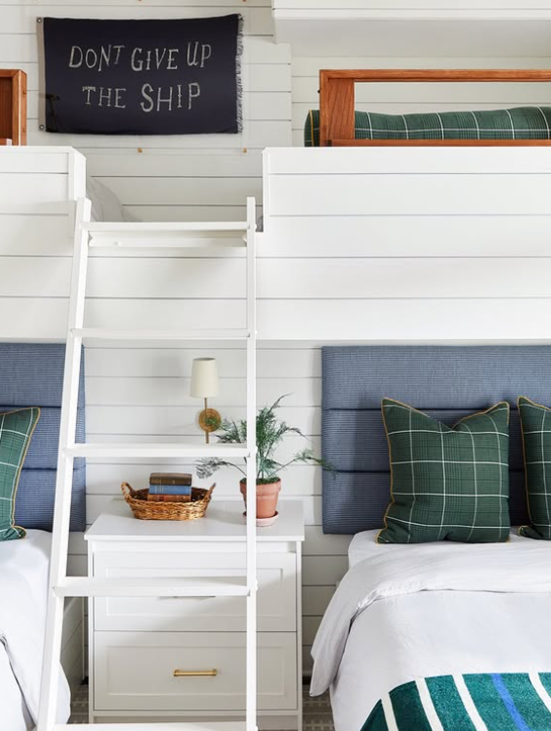 Coastal bunk room by M+M Interior Design (photo: Heather Talbert).