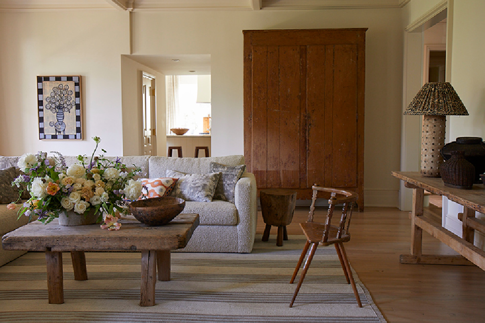 Living room in Milieu (Summer 2022 issue). Timeless interior design by Shannon Bowers with nods to European antiques, patina, understated elegance, and sophisticated simplicity. #shannonbowers #timelessinteriors