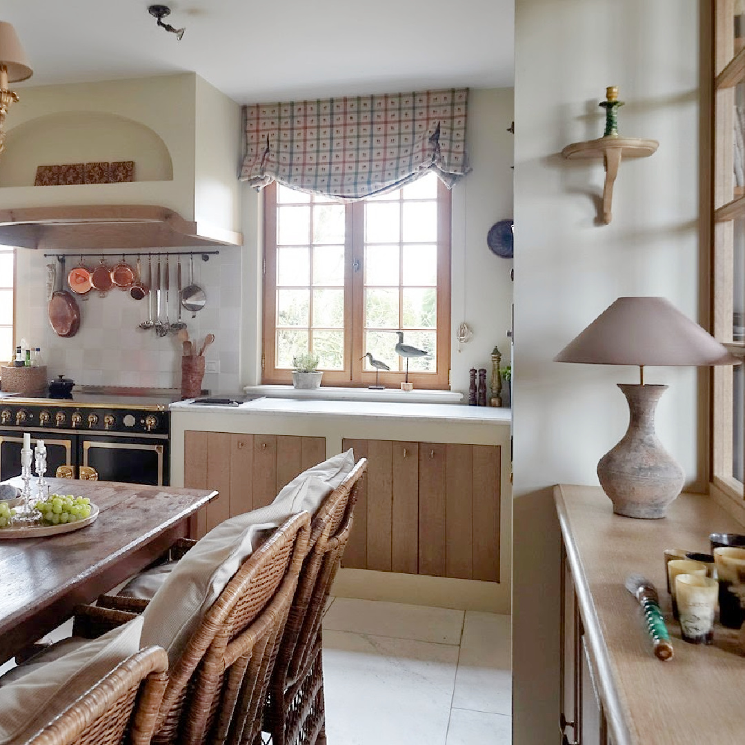 Belgian kitchen with timeless design - Greet Lefèvre of Belgian Pearls. #belgianhomes #belgianstyle