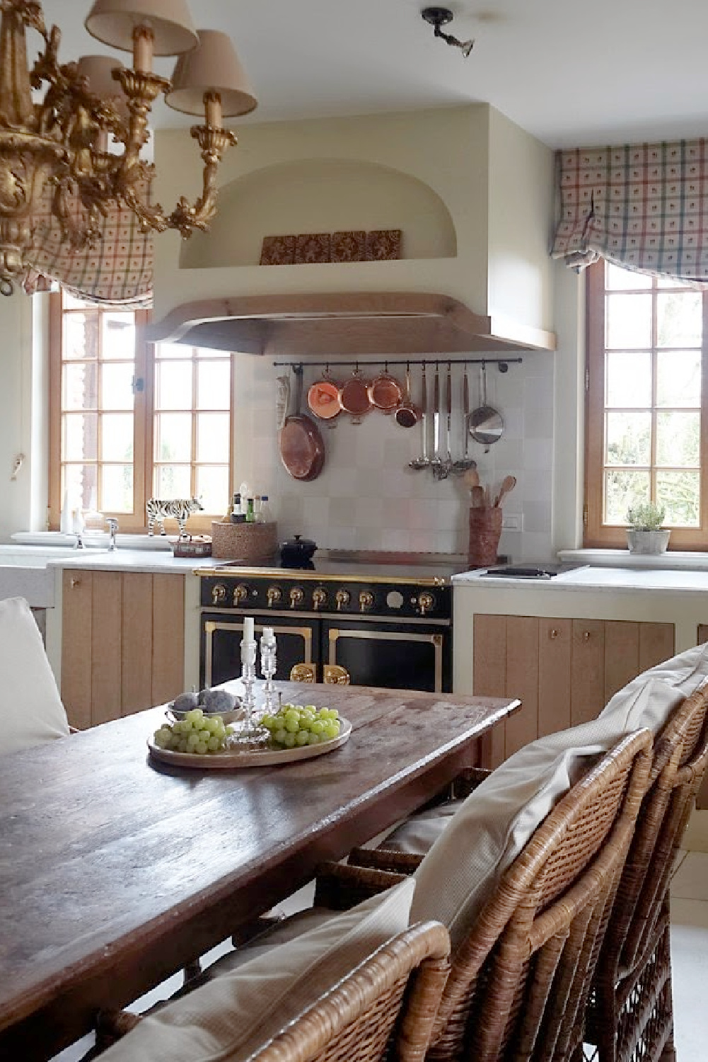Belgian kitchen with timeless design - Greet Lefèvre of Belgian Pearls. #belgianhomes #belgianstyle
