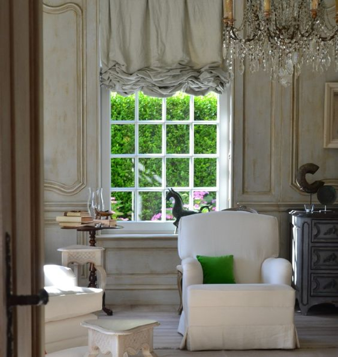 Elegant living room with authentic paneled walls - Greet Lefèvre of Belgian Pearls. #belgianhomes #belgianstyle