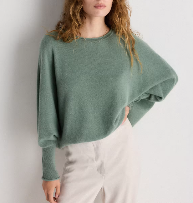 Batwing sage green cashmere sweater - Quince.