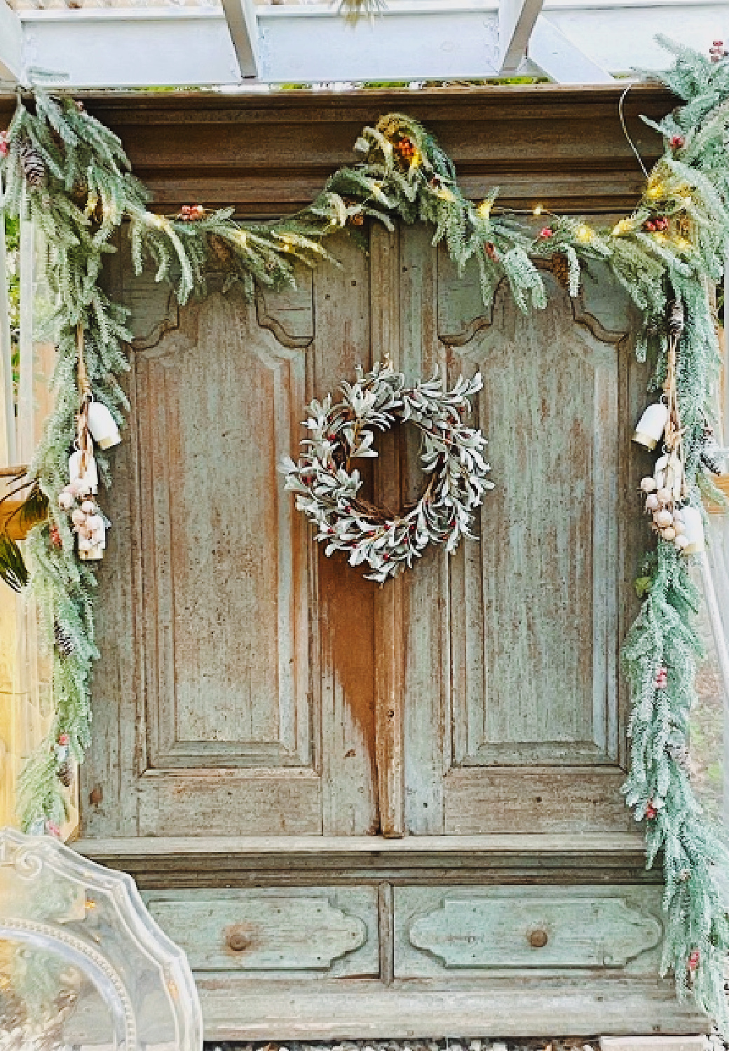 Rustic, romantic, country French Christmas decor goodness from Fifi O'Neill. #frenchchristmas #romanticchristmas