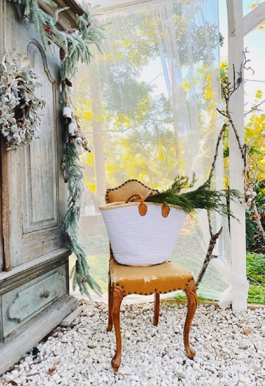 Rustic, romantic, country French Christmas decor goodness from Fifi O'Neill. #frenchchristmas #romanticchristmas