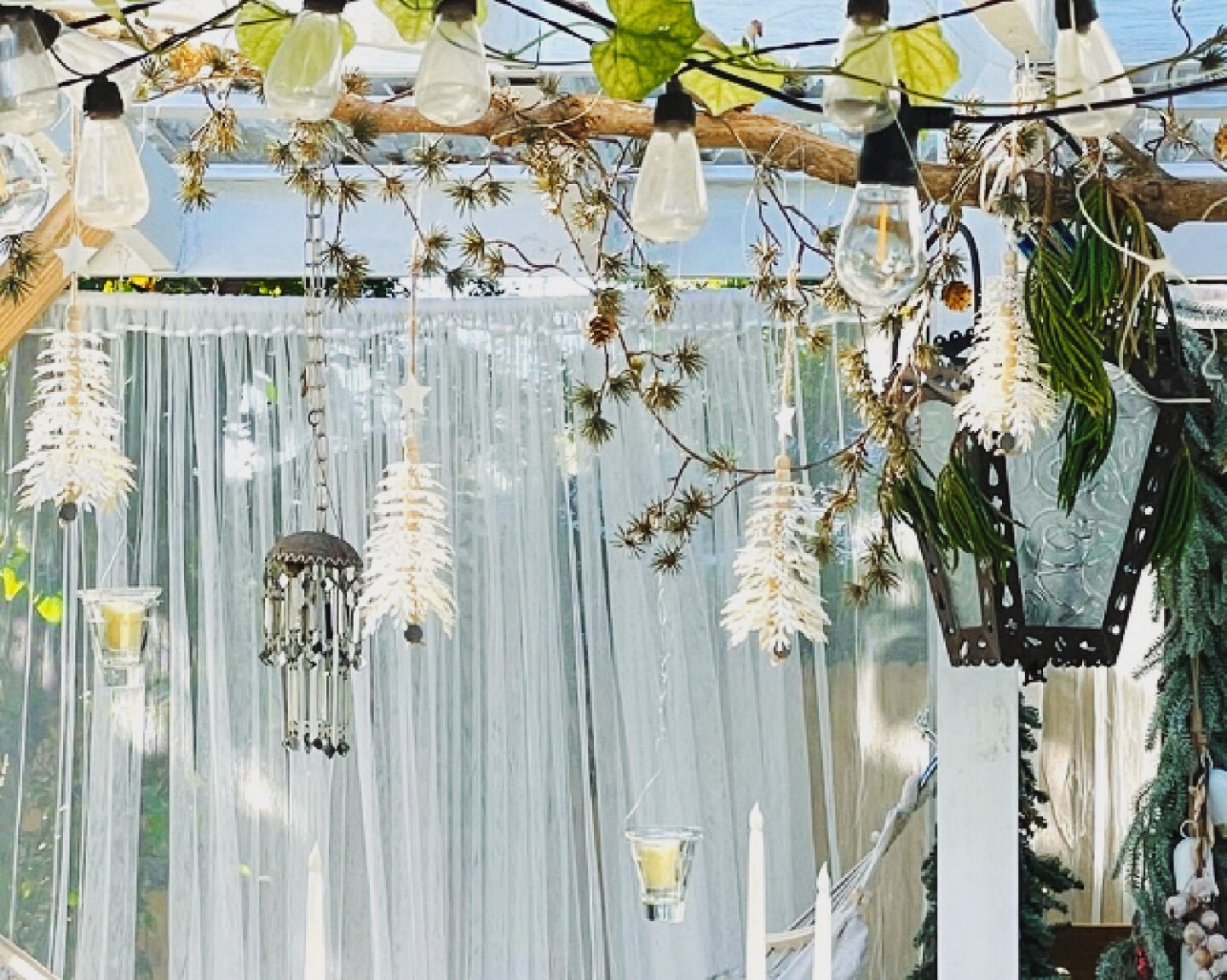 Rustic, romantic, country French Christmas decor goodness from Fifi O'Neill. #frenchchristmas #romanticchristmas