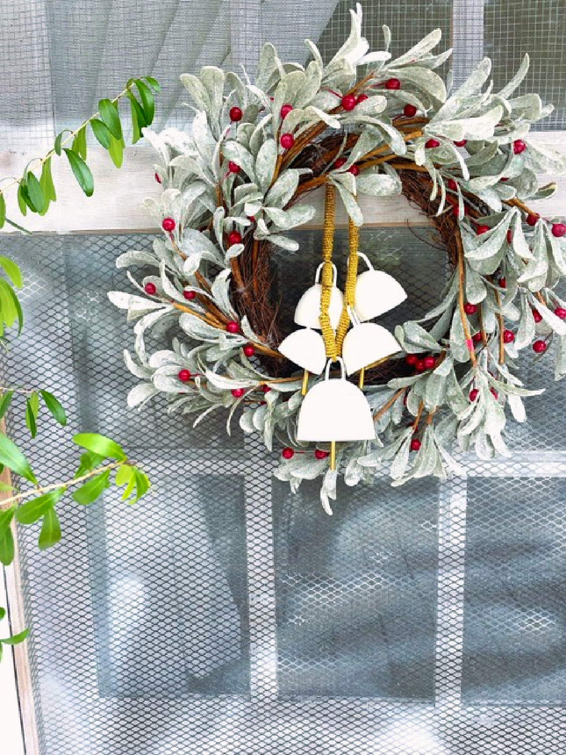 Rustic, romantic, country French Christmas decor goodness from Fifi O'Neill. #frenchchristmas #romanticchristmas