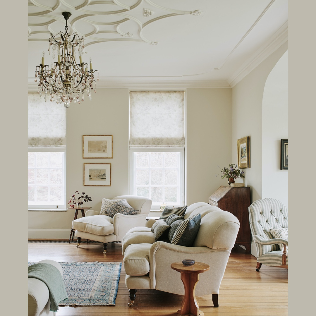 Beautiful cozy timeless English country living room with chandelier and magnificent plaster ceiling medallion - Tamsin Saunders (HomeAndFound). #timelessinteriors