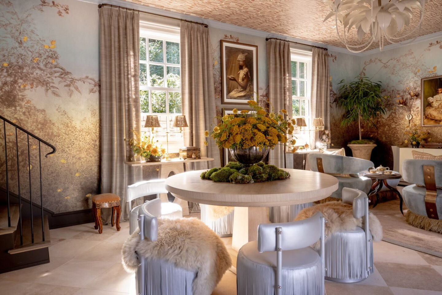 Forbes Masters designed lounge in in FLOWER MAGAZINE'S Nashville Showhouse - photo by Leslee Mitchell. #interiordesign #flowerlovers