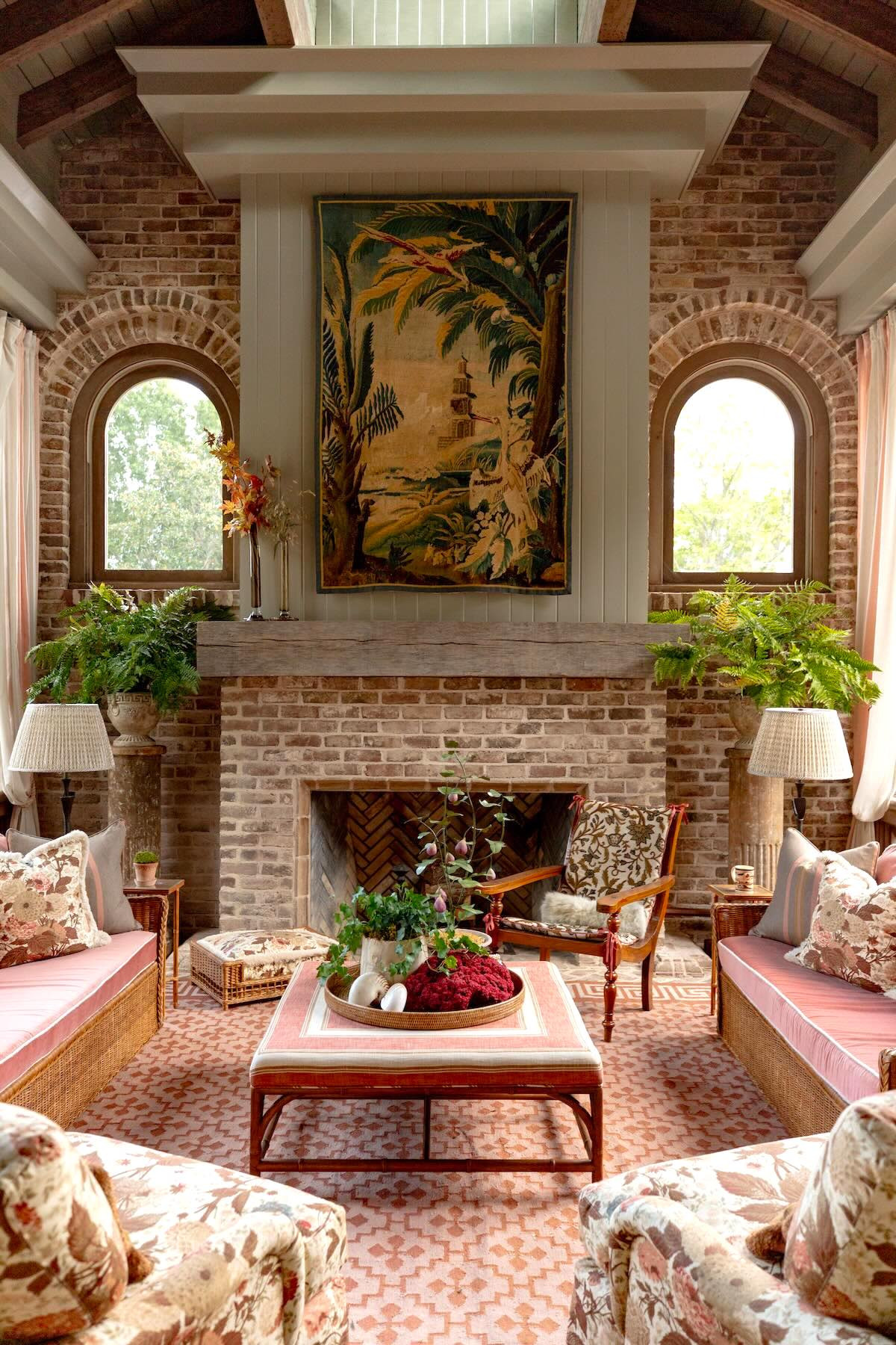 Mark Kennamer designed screened porch in FLOWER MAGAZINE'S Nashville Showhouse - photo by Leslee Mitchell. #interiordesign #flowerlovers