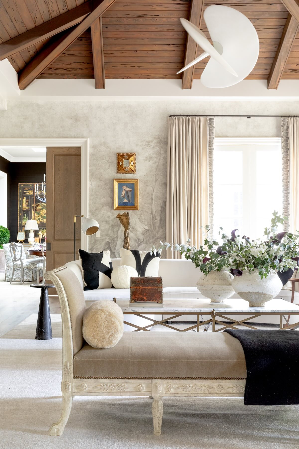 Tara Shaw designed interior in FLOWER MAGAZINE'S Nashville Showhouse - photo by Leslee Mitchell. #interiordesign #flowerlovers