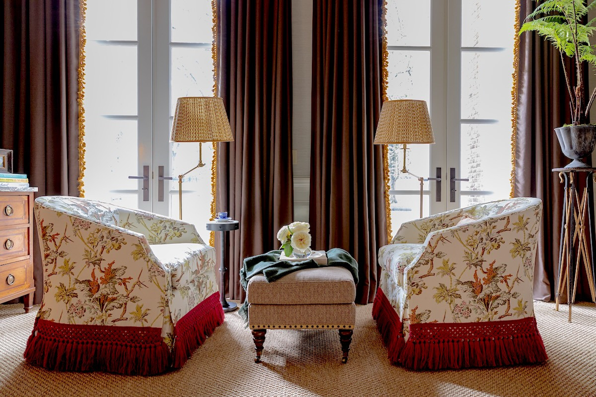 Stephanie Molster designed primary sitting room in FLOWER MAGAZINE'S Nashville Showhouse - photo by Leslee Mitchell. #interiordesign #flowerlovers