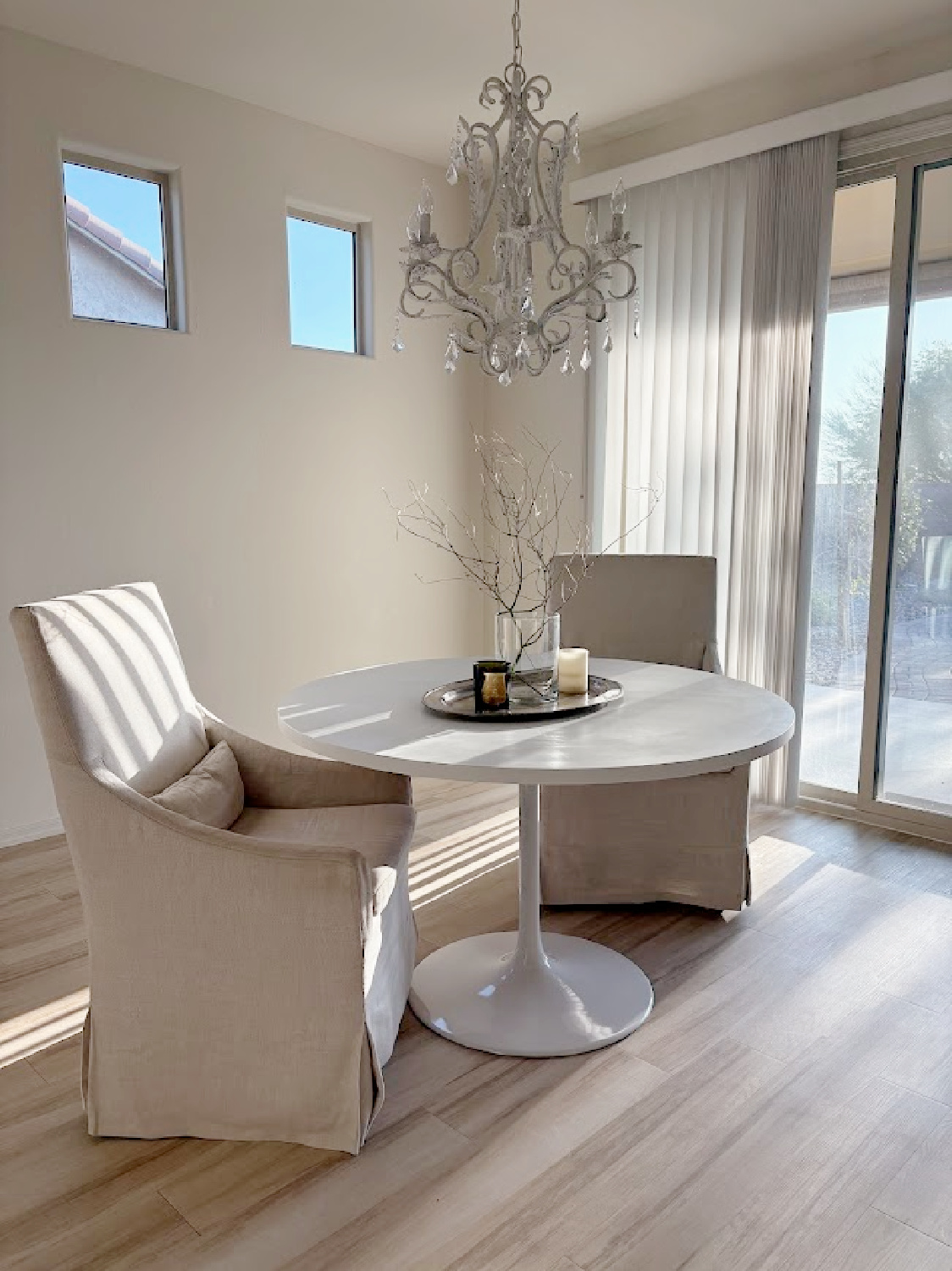Hello Lovely's dining room with Saarinen style vintage dining table.