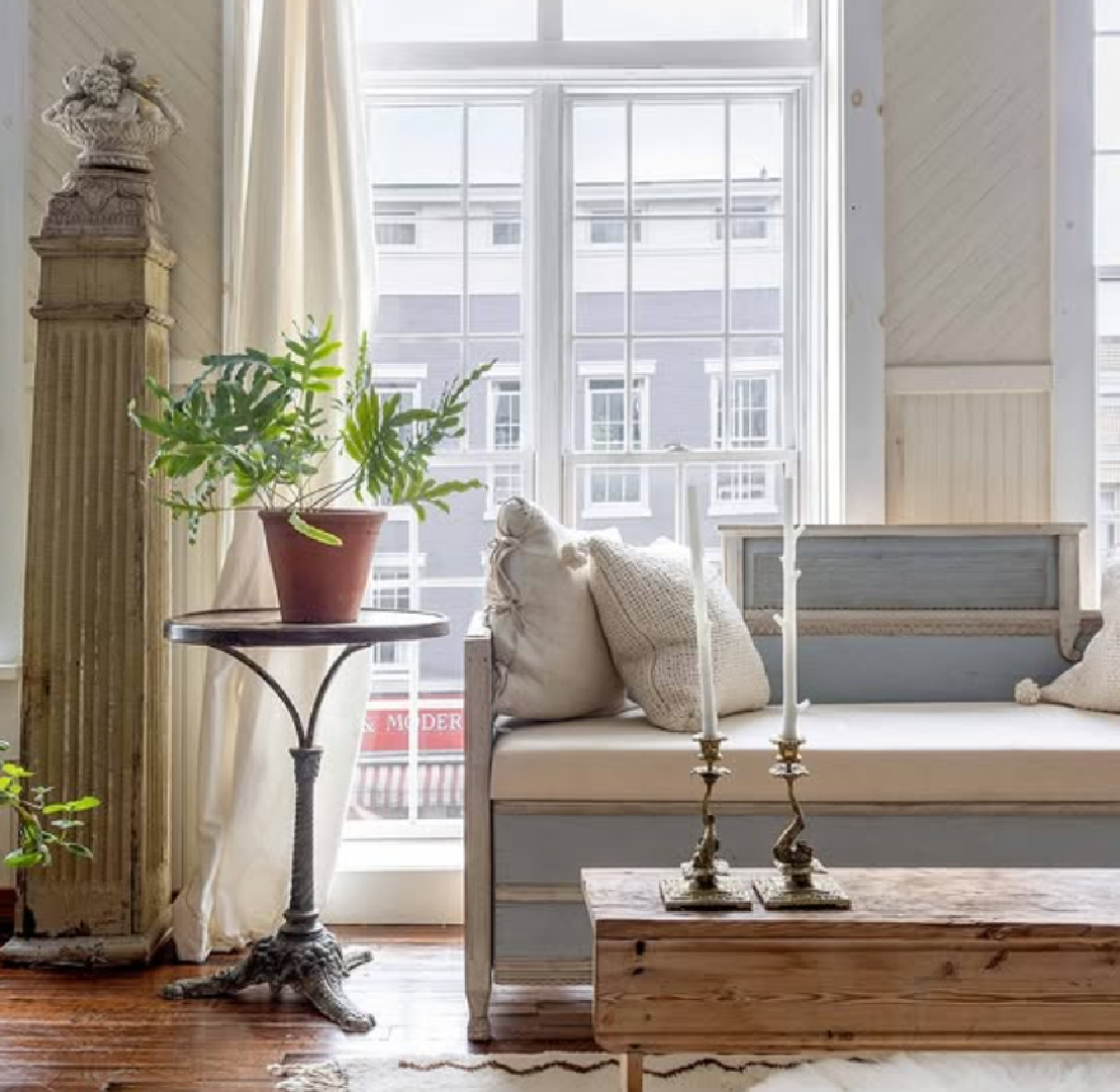 Gorgeous country European inspired home of antiques dealer @redchair_Hudson in New York.