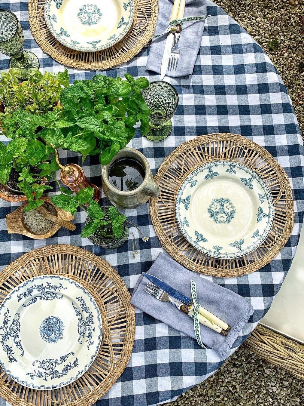 Blue gingham tablecloth on outdoor dining table with vintage blue china - Vivi et Margot. #frenchcountrytable