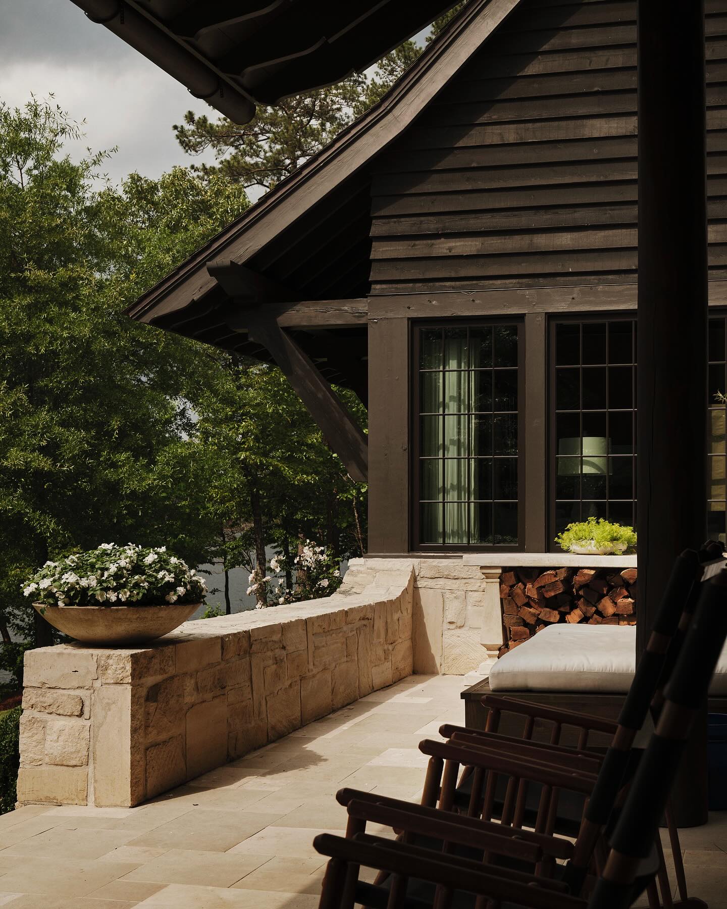 Jeffrey dungan designed mountain home facade - photo by @a_gaut.