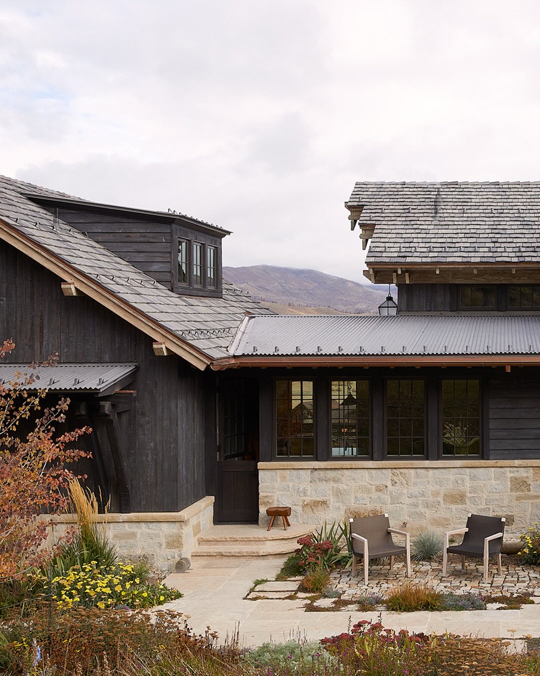 Jeffrey dungan designed mountain home facade - photo by @a_gaut.