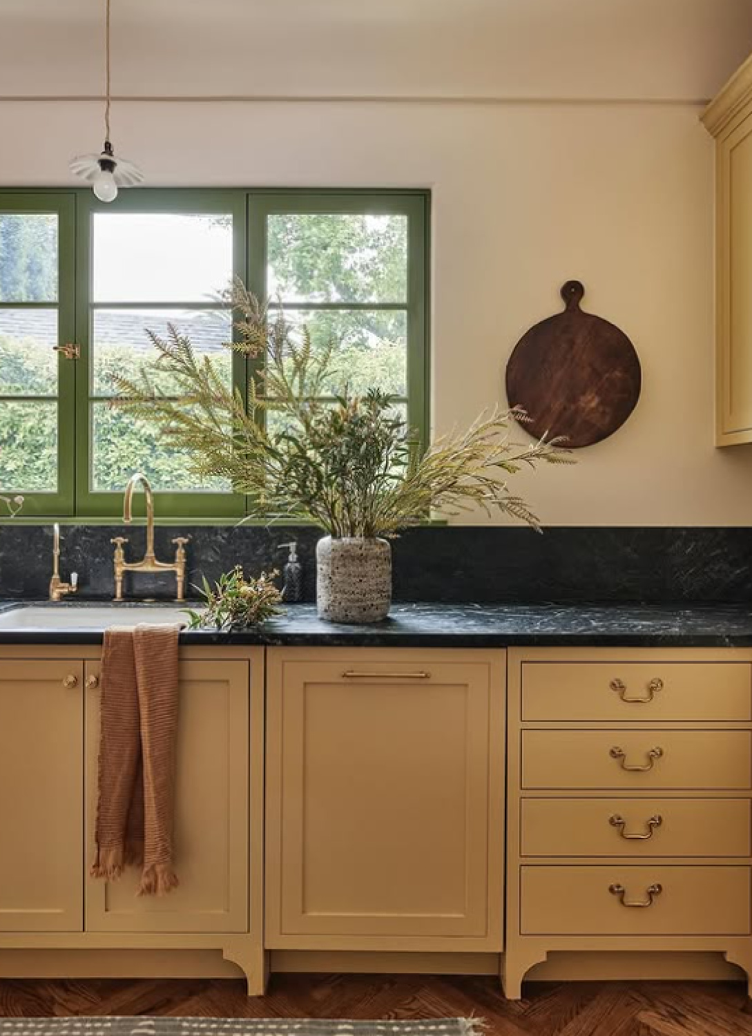 Jamie Haller designed craftsman kitchen in her Spanish Colonial home with Farrow & Ball Hay and Card Room Green. AD (photo: @jennapeffley)