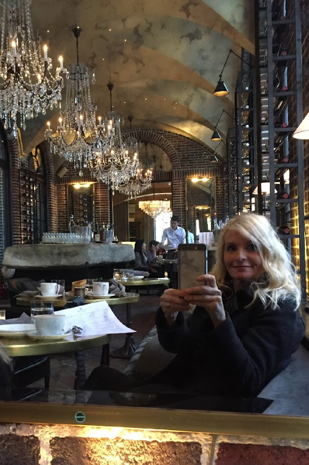 Michele of Hello Lovely in RH Cafe in Chicago.