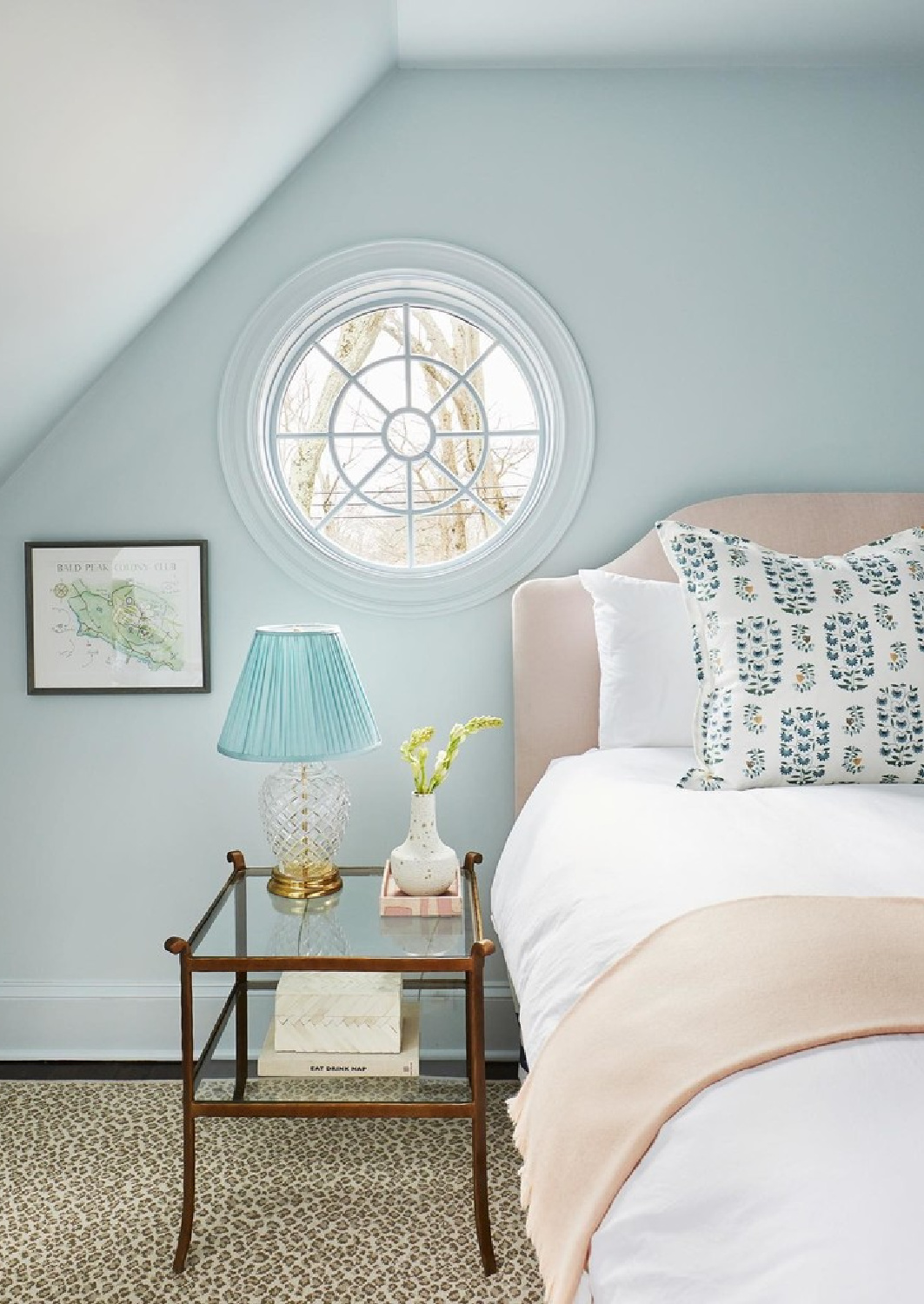 Light blue bedroom (F&B Borrowed Light 235) by @anniedelaportedesigns.
