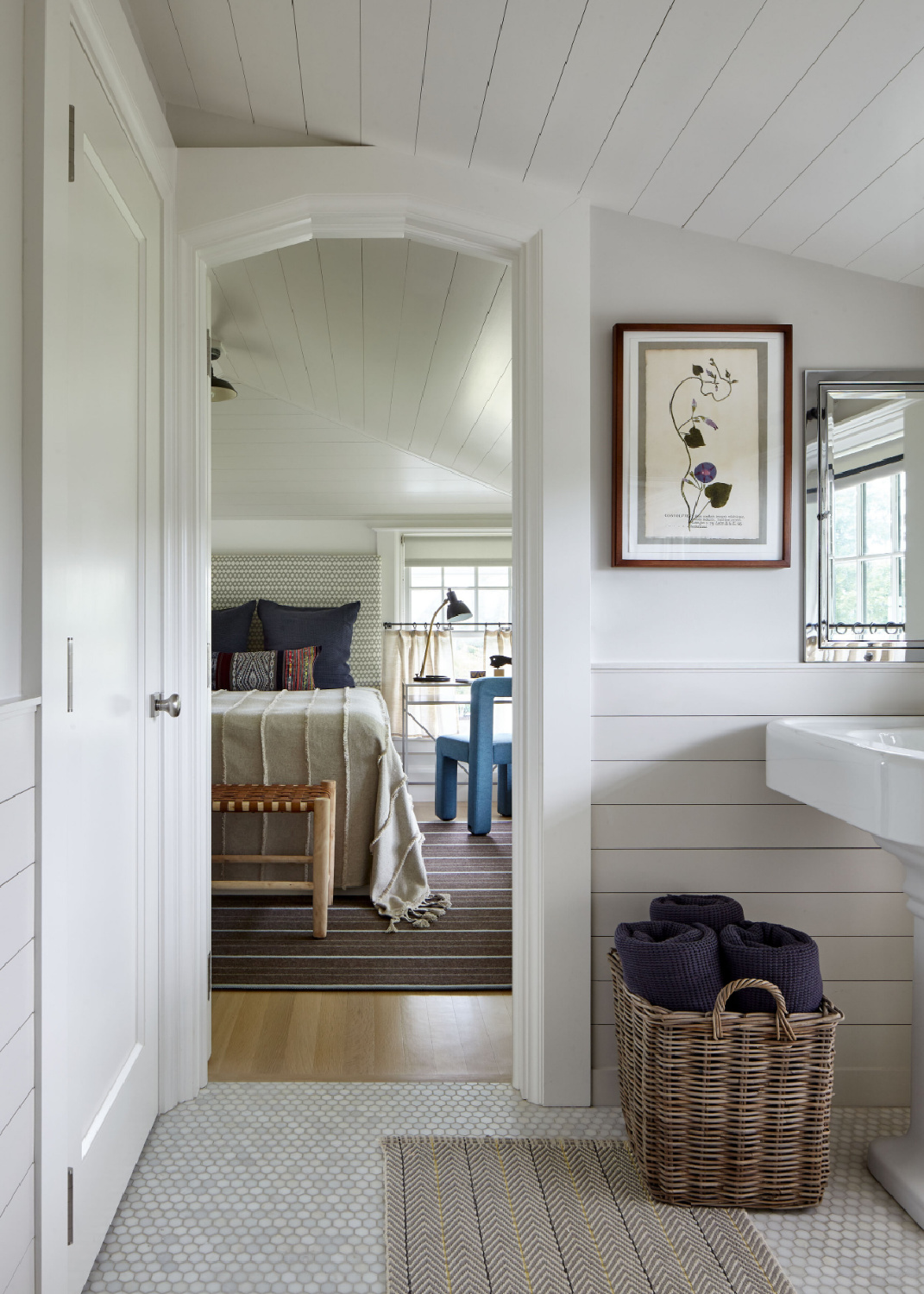Sweet beach cottage bedroom and bath with simplicity - @artofit.