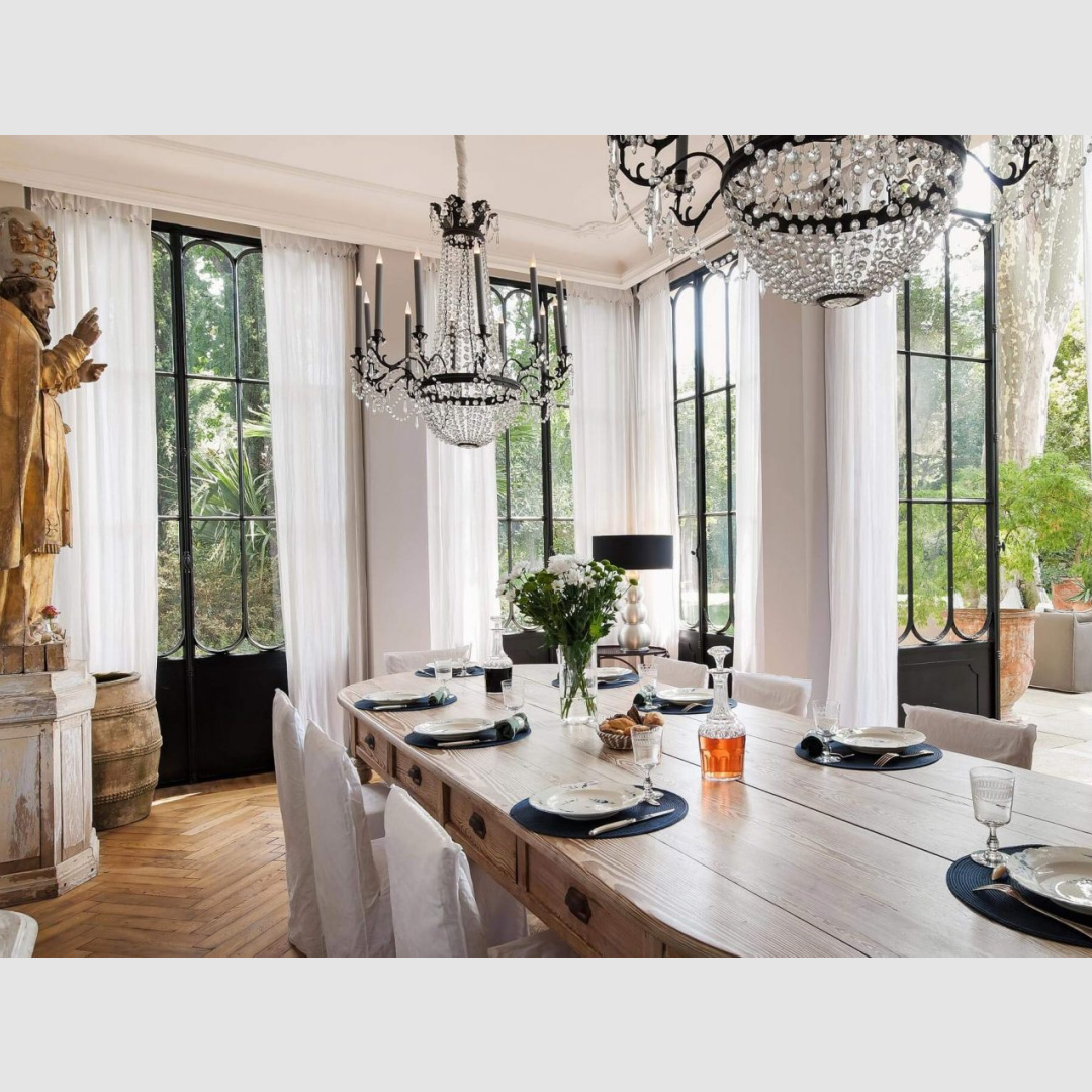 Dining room - Hotel Particulier in Avignon - La Divine Comedie restored chateau and guest house in South of France (Provence) - Your Haven In.