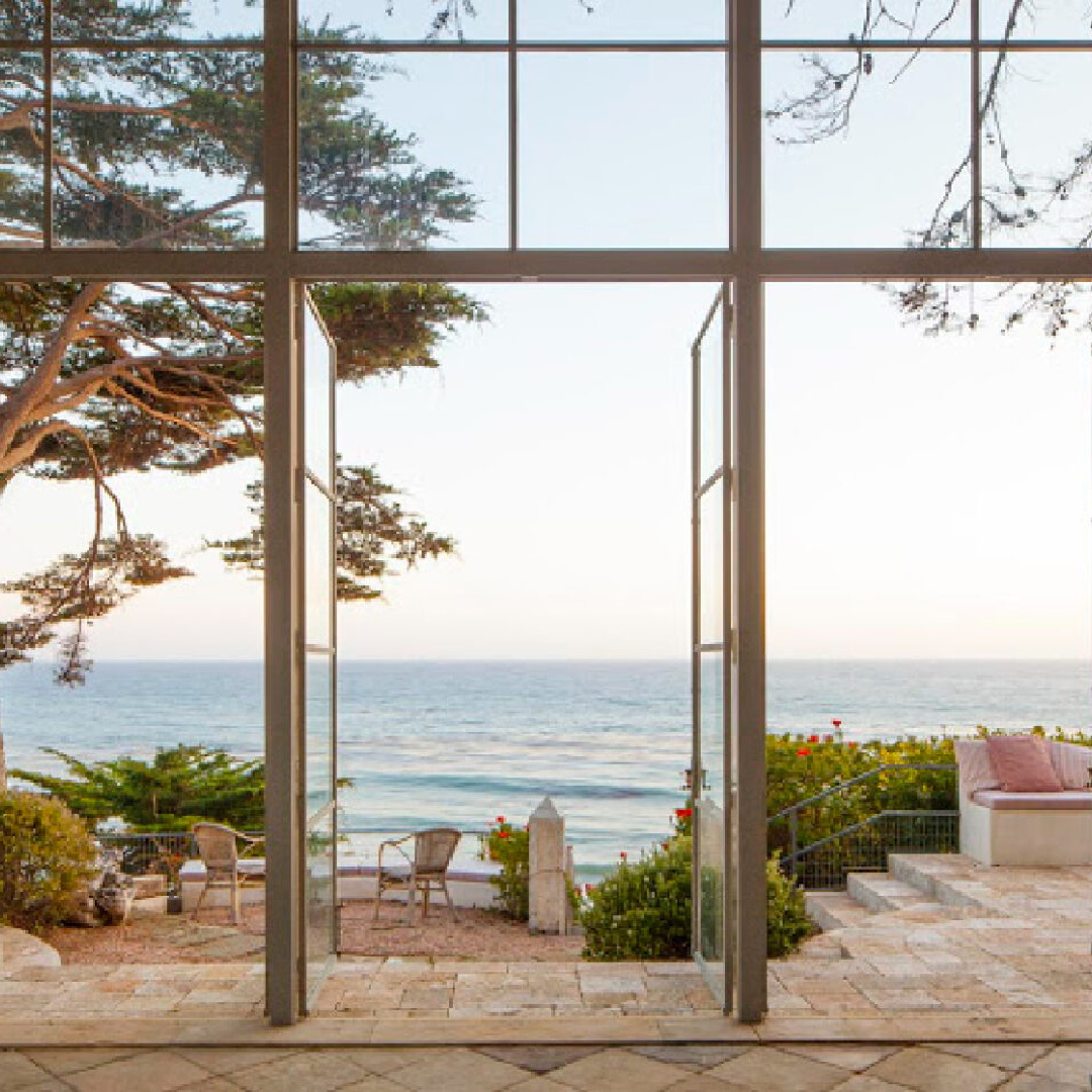 Richard Shapiro's masterful Old World seaside home in Malibu in AD's April 2011 issue.