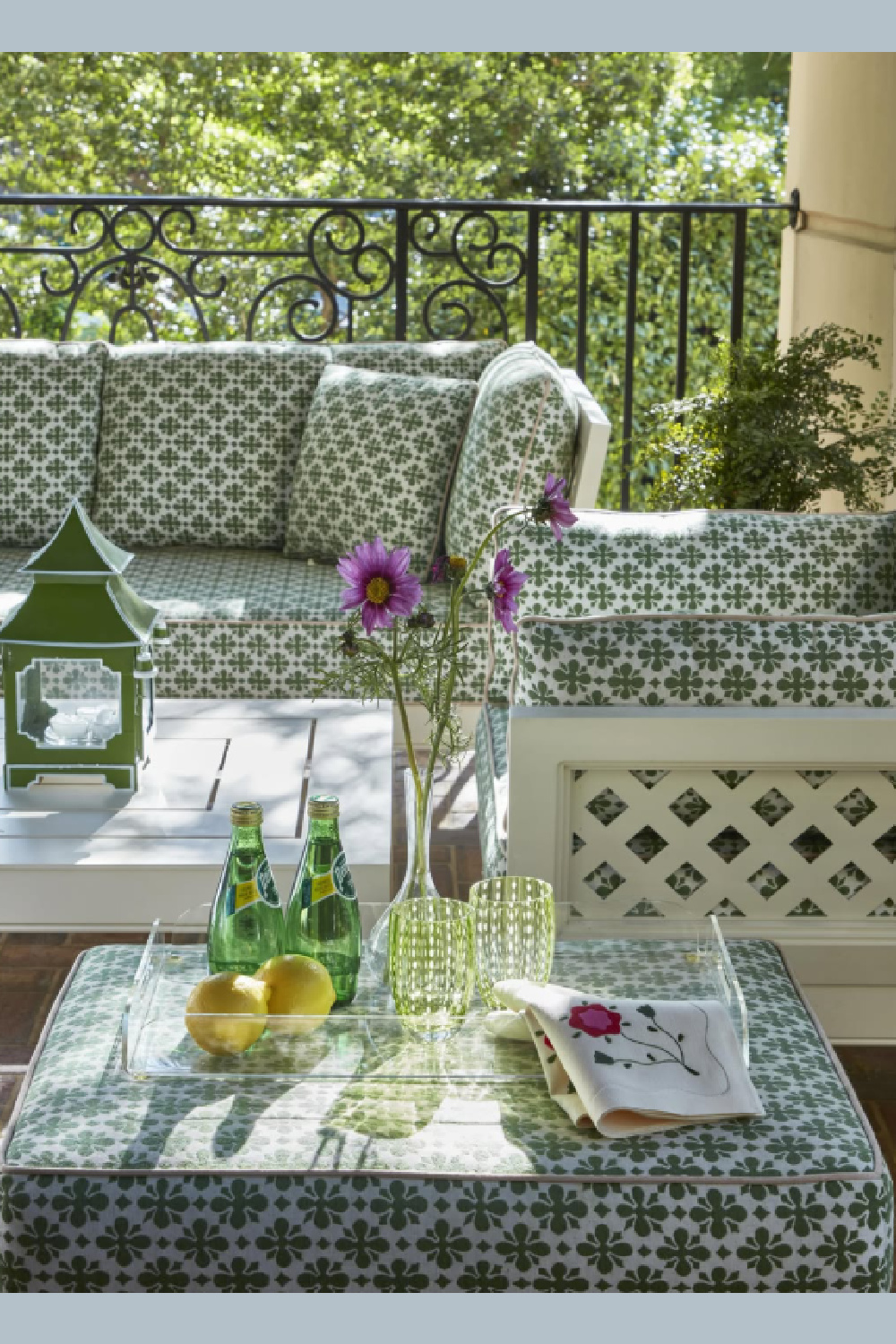 Timeless and classic patio interior design by Cathy Kincaid Interiors. #timelessinteriors #hellolovely #timelessandtranquil