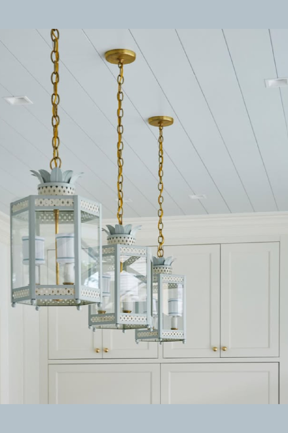 Light blue painted kitchen ceiling and pendants - Timeless and classic interior design by Cathy Kincaid Interiors. #timelessinteriors #hellolovely #timelessandtranquil