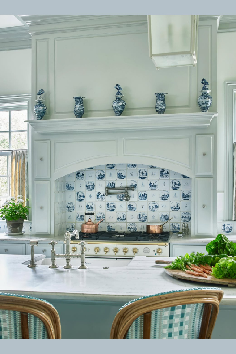 Kitchen with delft tile - Timeless and classic interior design by Cathy Kincaid Interiors. #timelessinteriors #hellolovely #timelessandtranquil