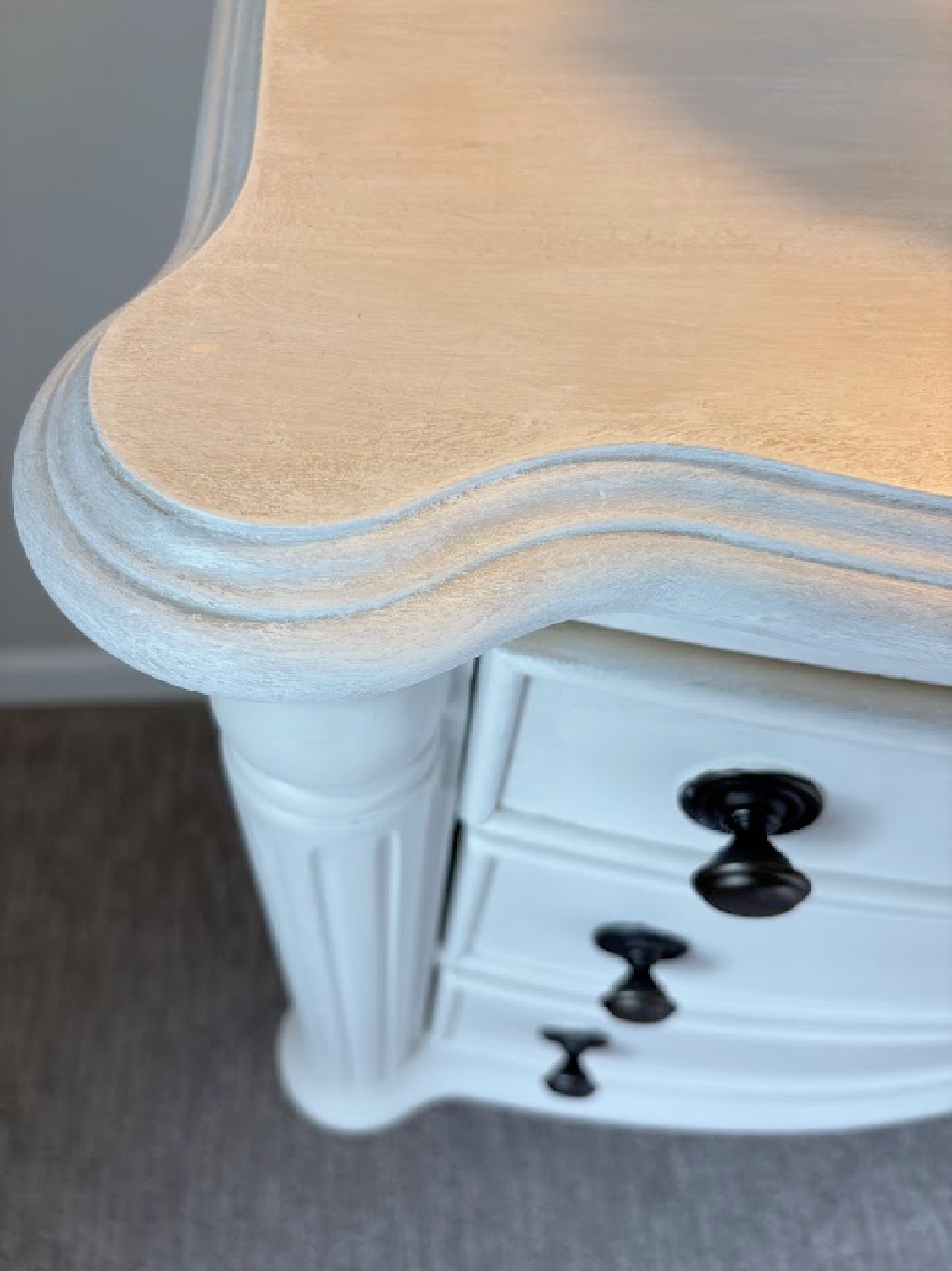Handpainted finish on my Hello Lovely's nightstand. Main color is SW Eider White.
